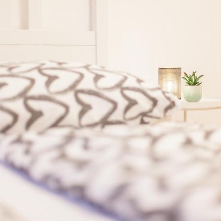 דורטמונד Tm Aparts מראה חיצוני תמונה A bed with a throw