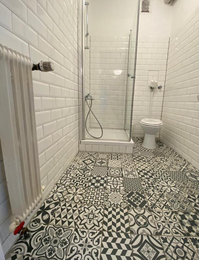 דורטמונד Tm Aparts מראה חיצוני תמונה Bathroom floor tiles