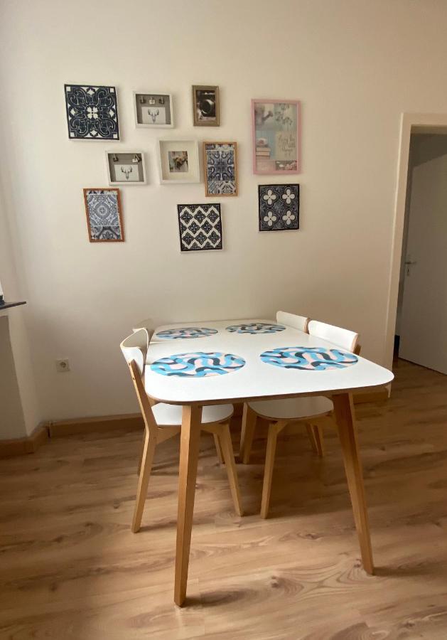 דורטמונד Tm Aparts מראה חיצוני תמונה A dining room table with placemats