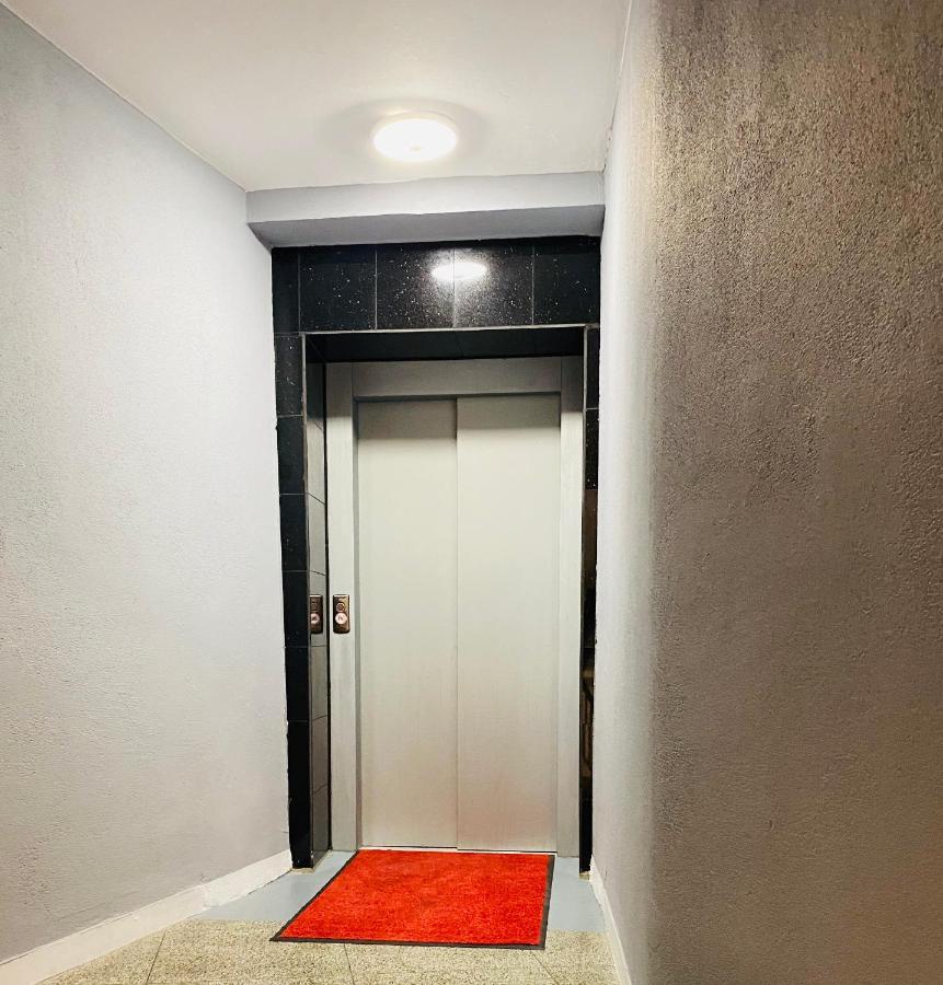דורטמונד Tm Aparts מראה חיצוני תמונה A typical elevator in a residential building
